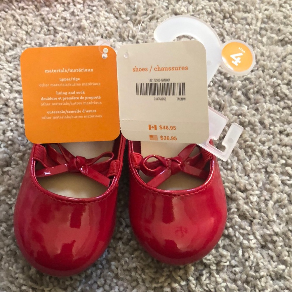 Infant red shoes